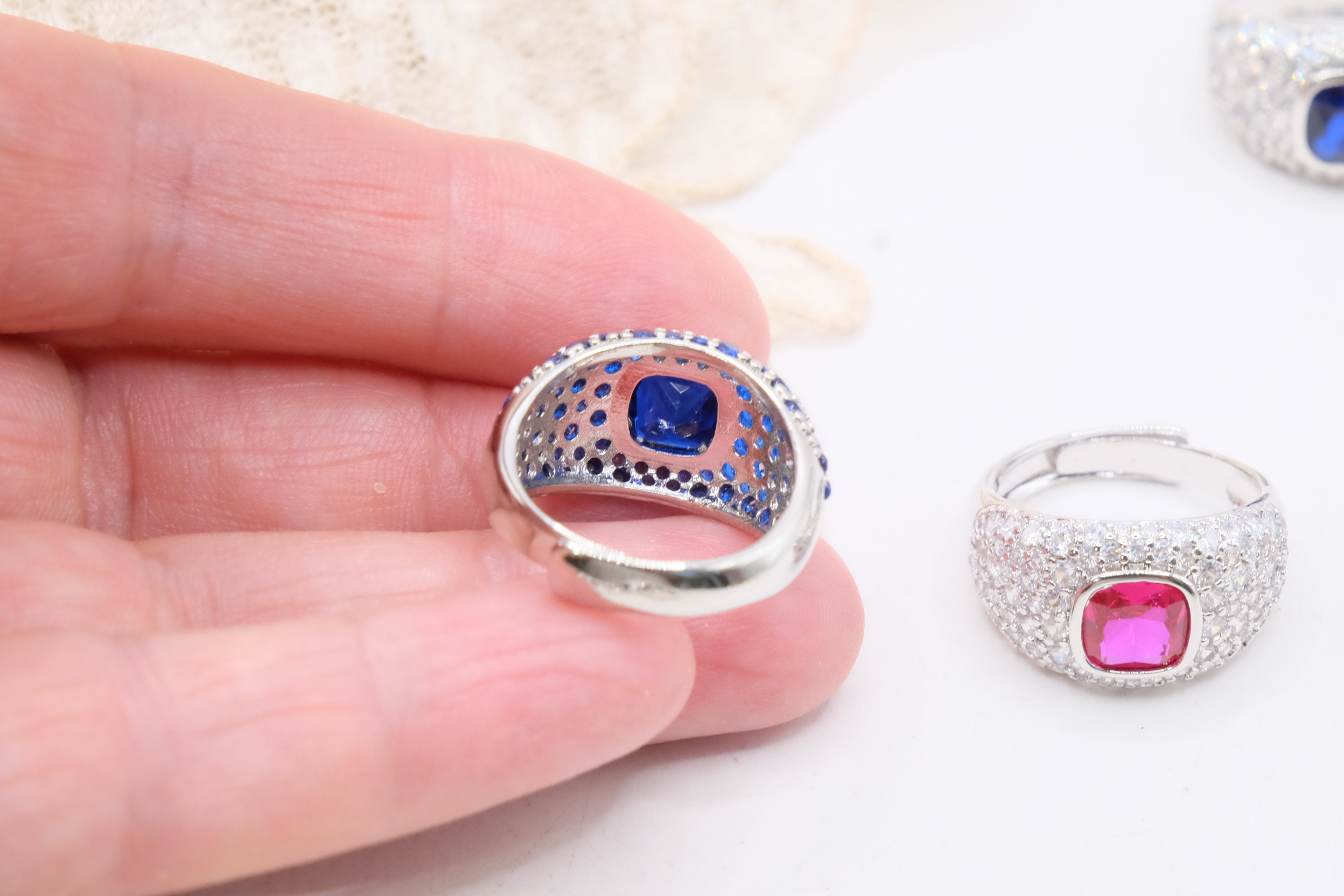 ANELLO FASCIONE ZIRCONI ZAFFIRO CHIARO RUBINO SMERALDO REGOLABILE (4)