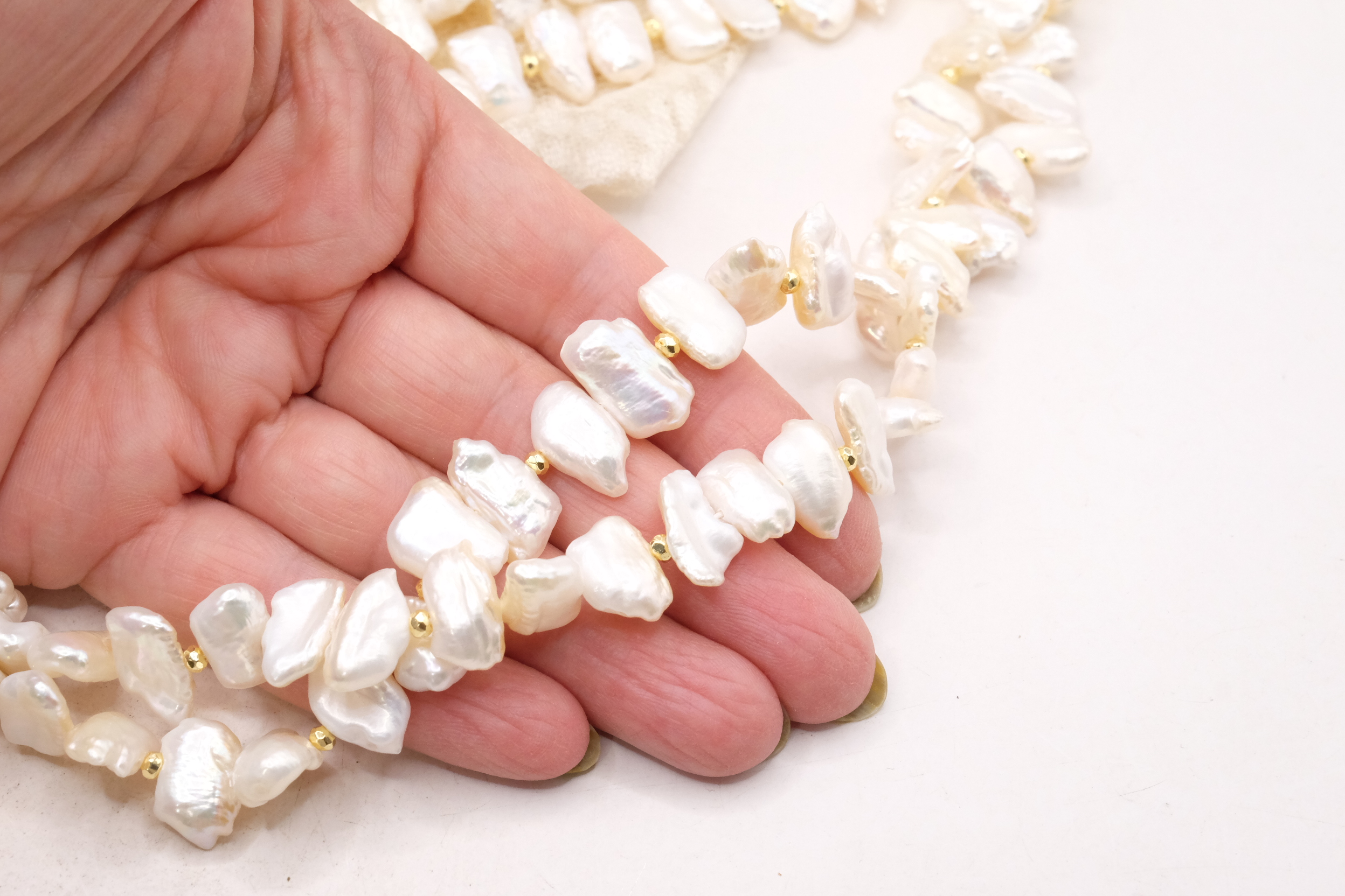 COLLANA ARTIGIANALE 2 FILI PERLE NATURALI KESHI CAMMEO DI TORRE DEL GRECO (1)