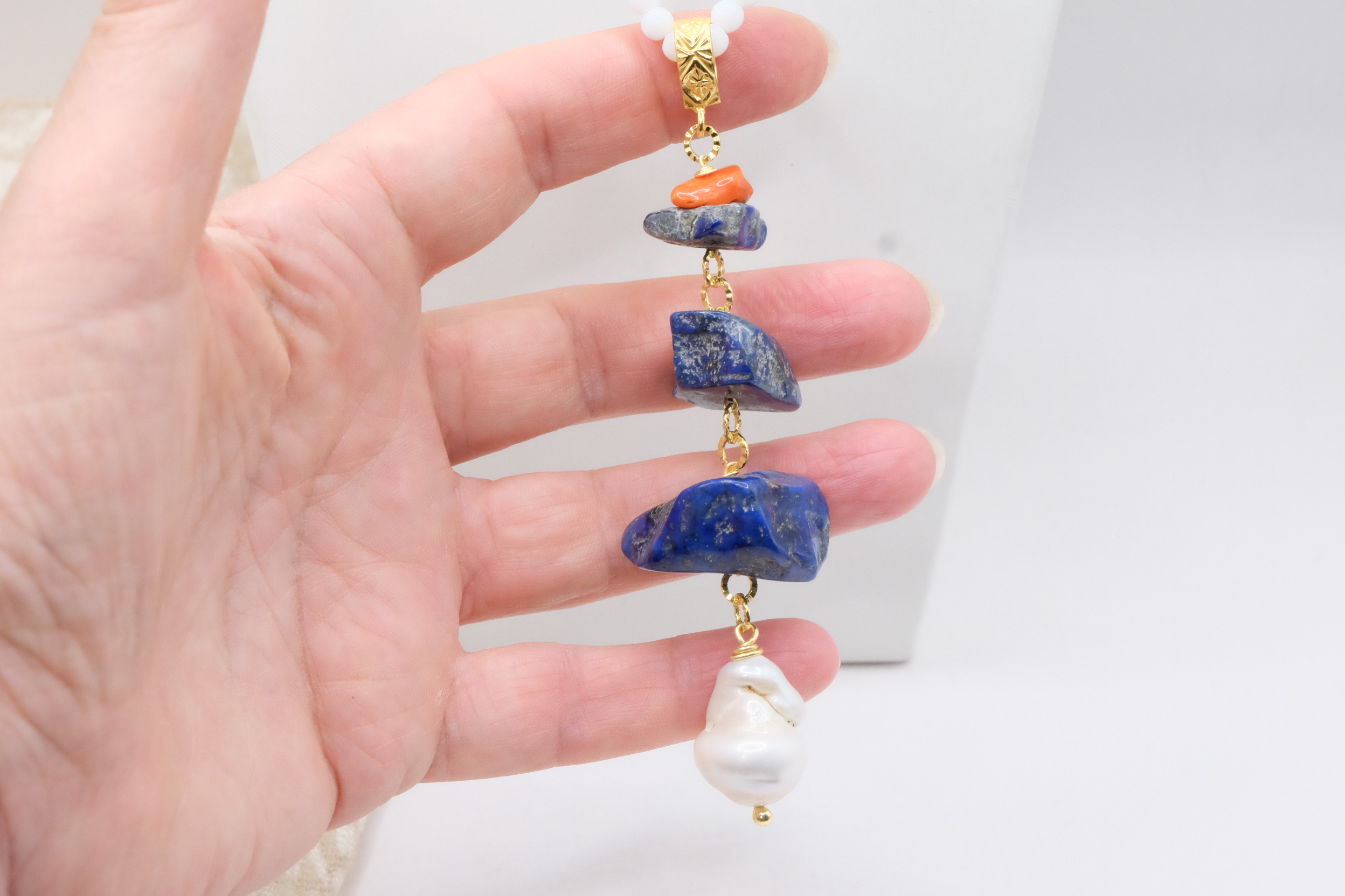 COLLANA ARTIGIANALE AGATA BIANCA PENDENTE STACCABILE LAPIS PERLA CORALLO PERLA (5)