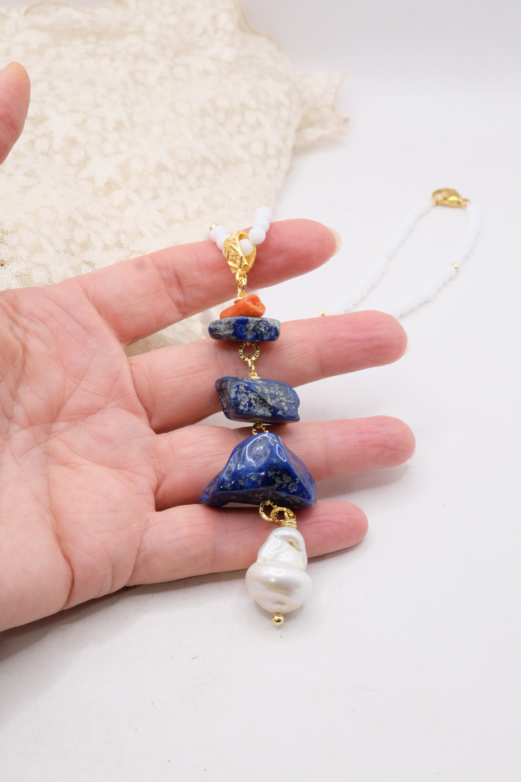 COLLANA ARTIGIANALE AGATA BIANCA PENDENTE STACCABILE LAPIS PERLA CORALLO PERLA (7)