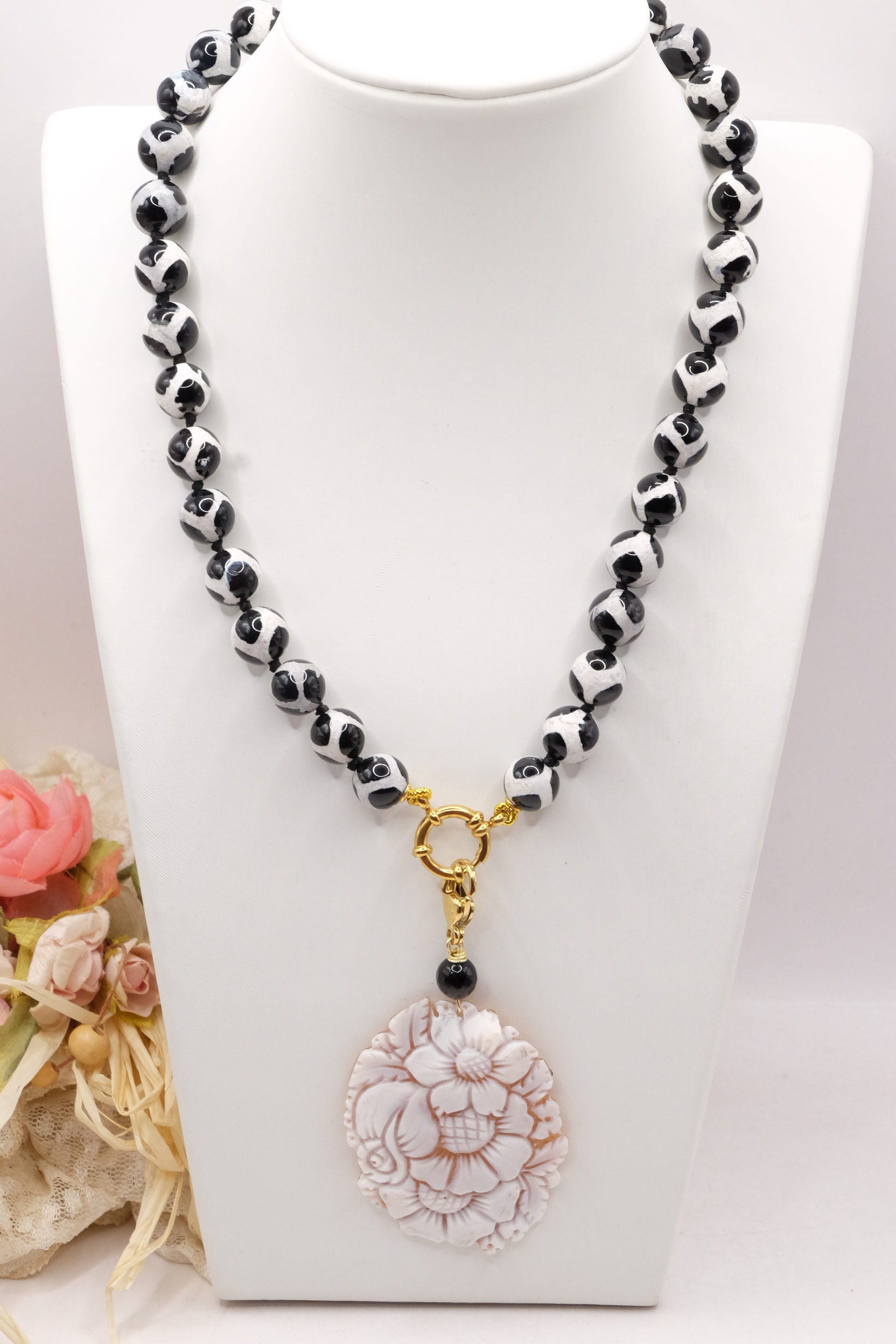 COLLANA ARTIGIANALE CIONDOLO PENDENTE CAMMEO DI TORRE DEL GRECO FIORI COLLANA AGATA VARIEGATA BIANCA NERA (1)