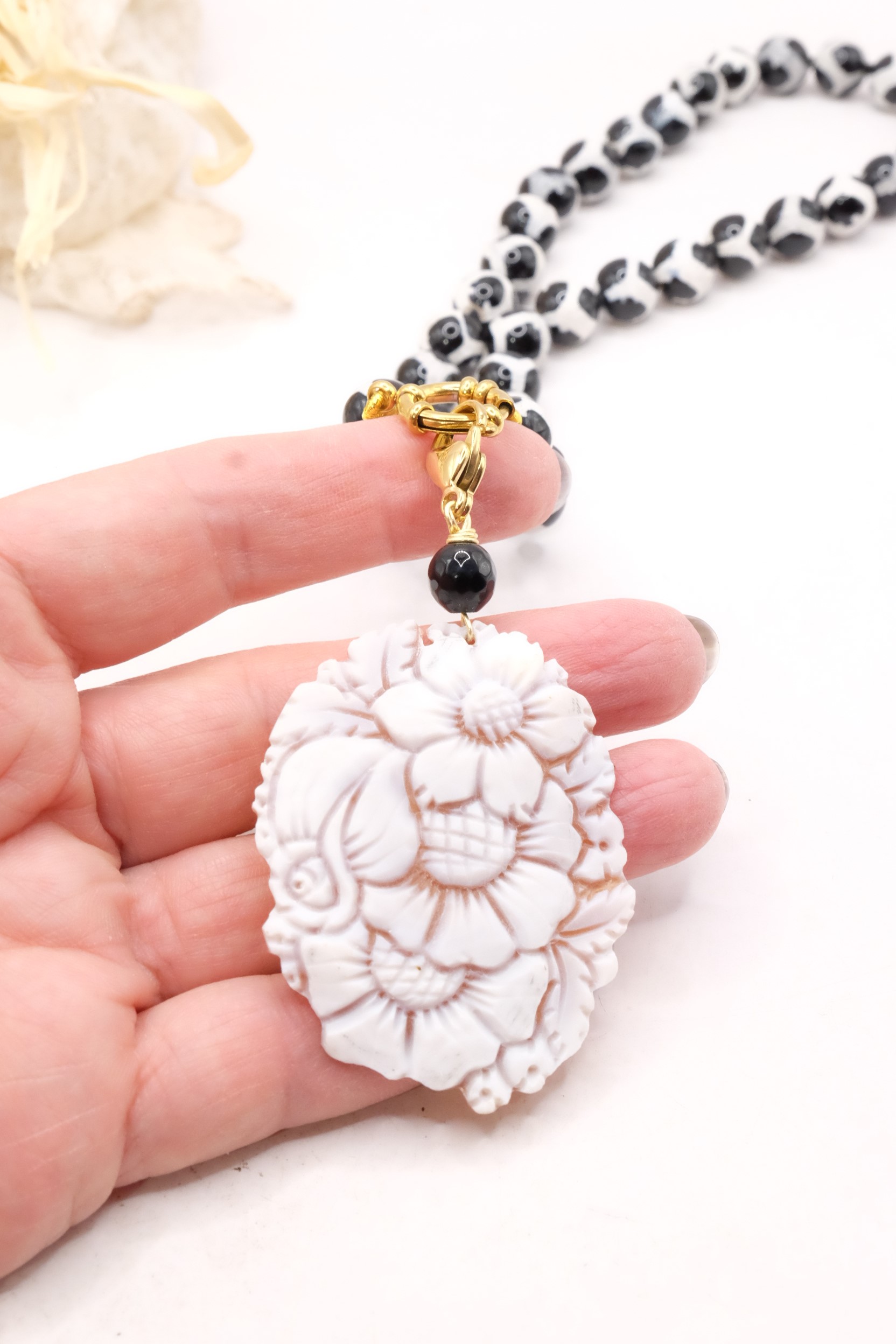 COLLANA ARTIGIANALE CIONDOLO PENDENTE CAMMEO DI TORRE DEL GRECO FIORI COLLANA AGATA VARIEGATA BIANCA NERA (3)