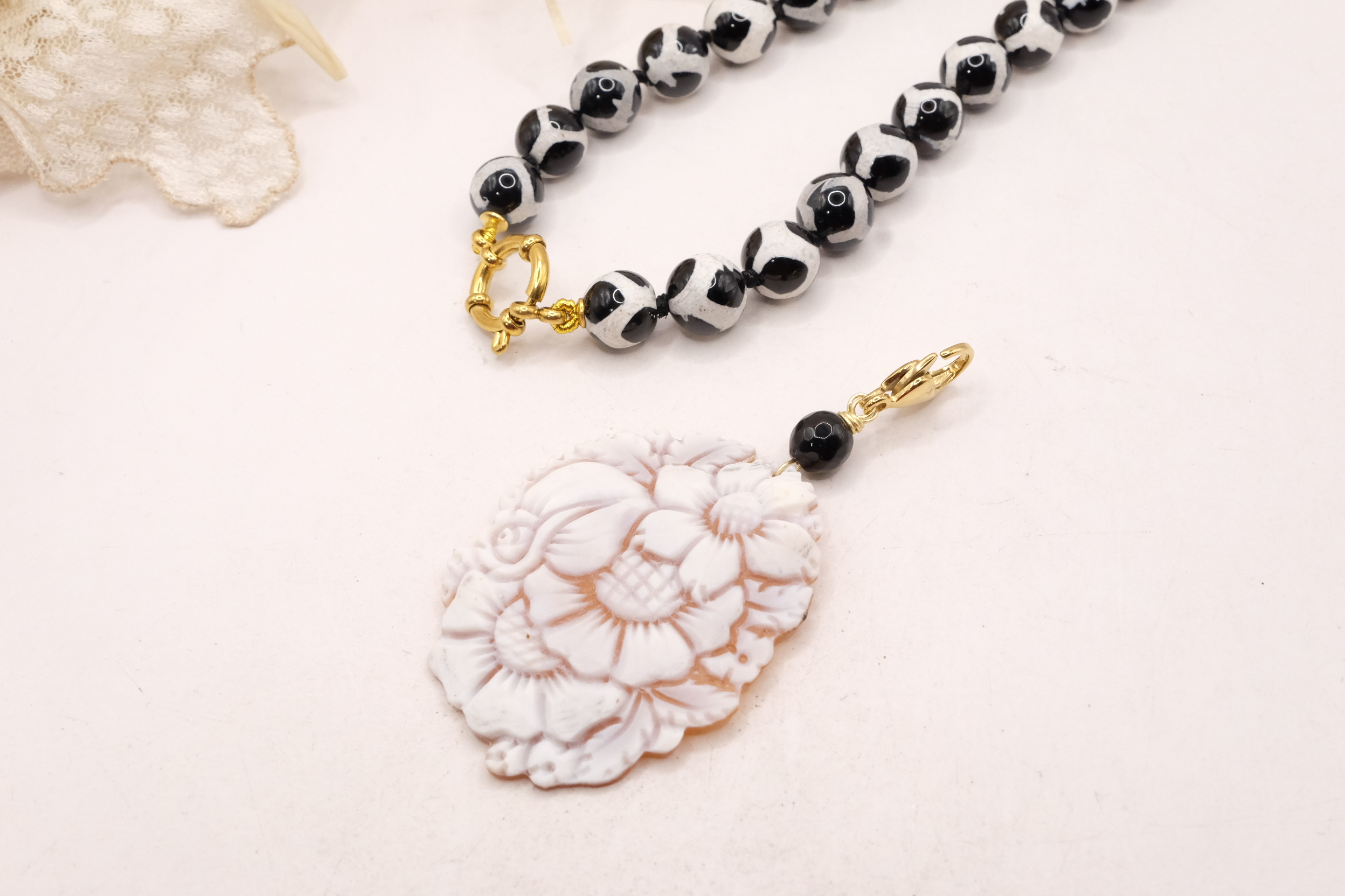 COLLANA ARTIGIANALE CIONDOLO PENDENTE CAMMEO DI TORRE DEL GRECO FIORI COLLANA AGATA VARIEGATA BIANCA NERA (4)