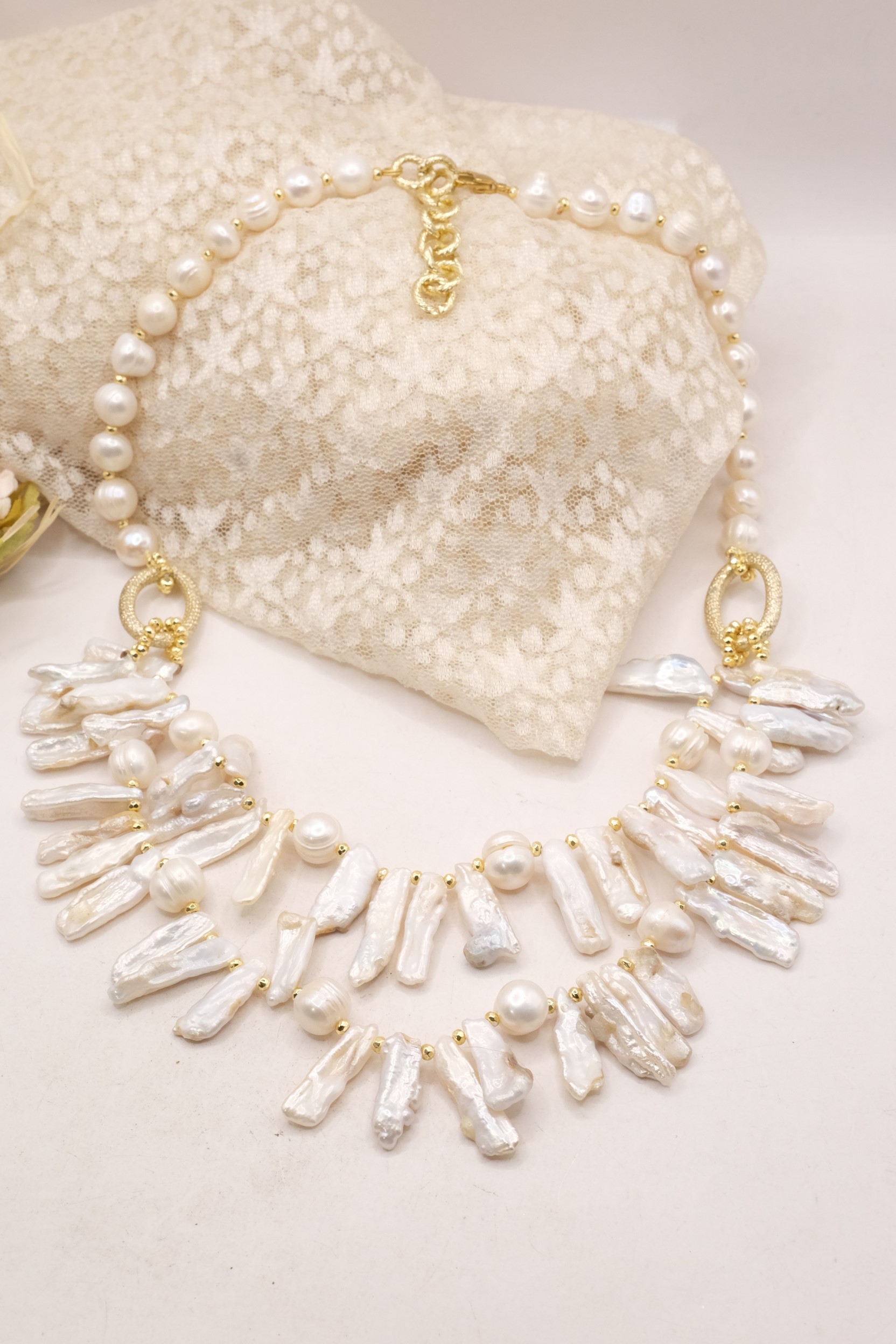 COLLANA ARTIGIANALE MULTIFILO PERLE NATURALI KESHI E BAROCCHE (3)