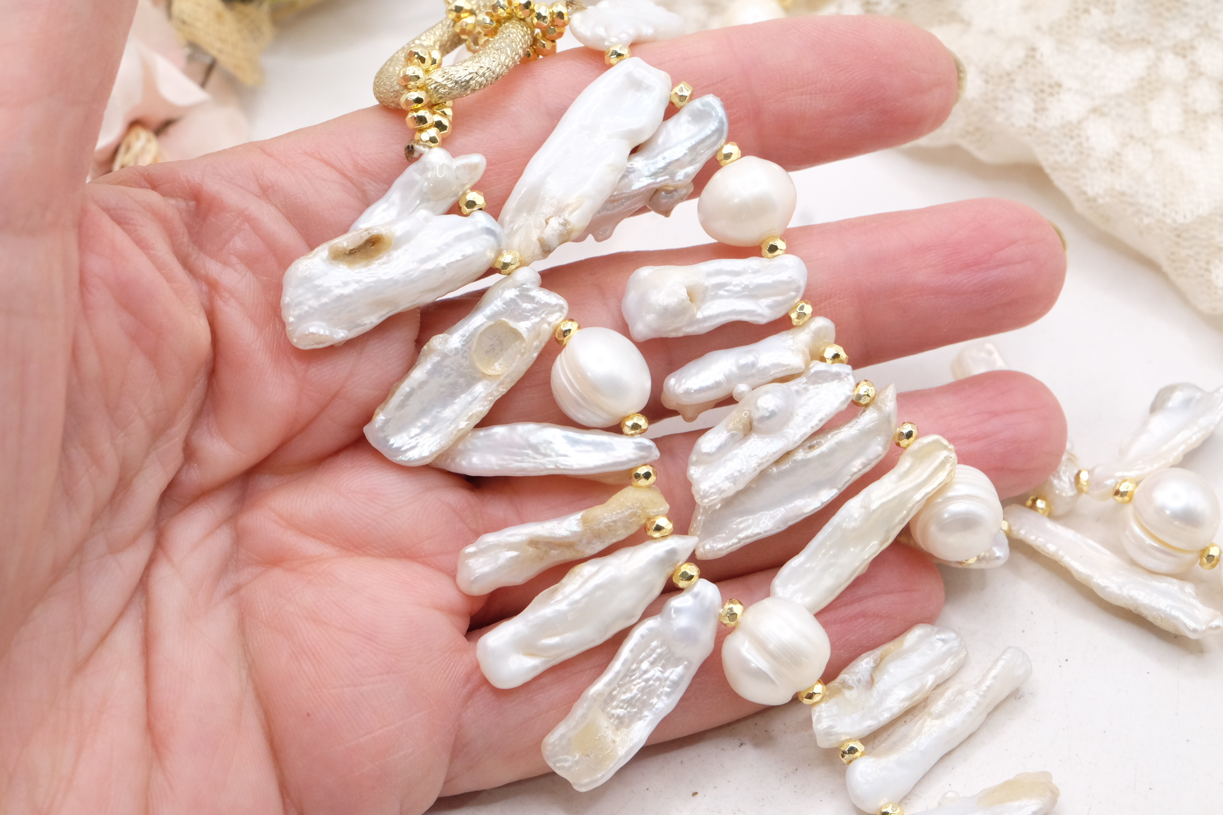 COLLANA ARTIGIANALE MULTIFILO PERLE NATURALI KESHI E BAROCCHE (6)