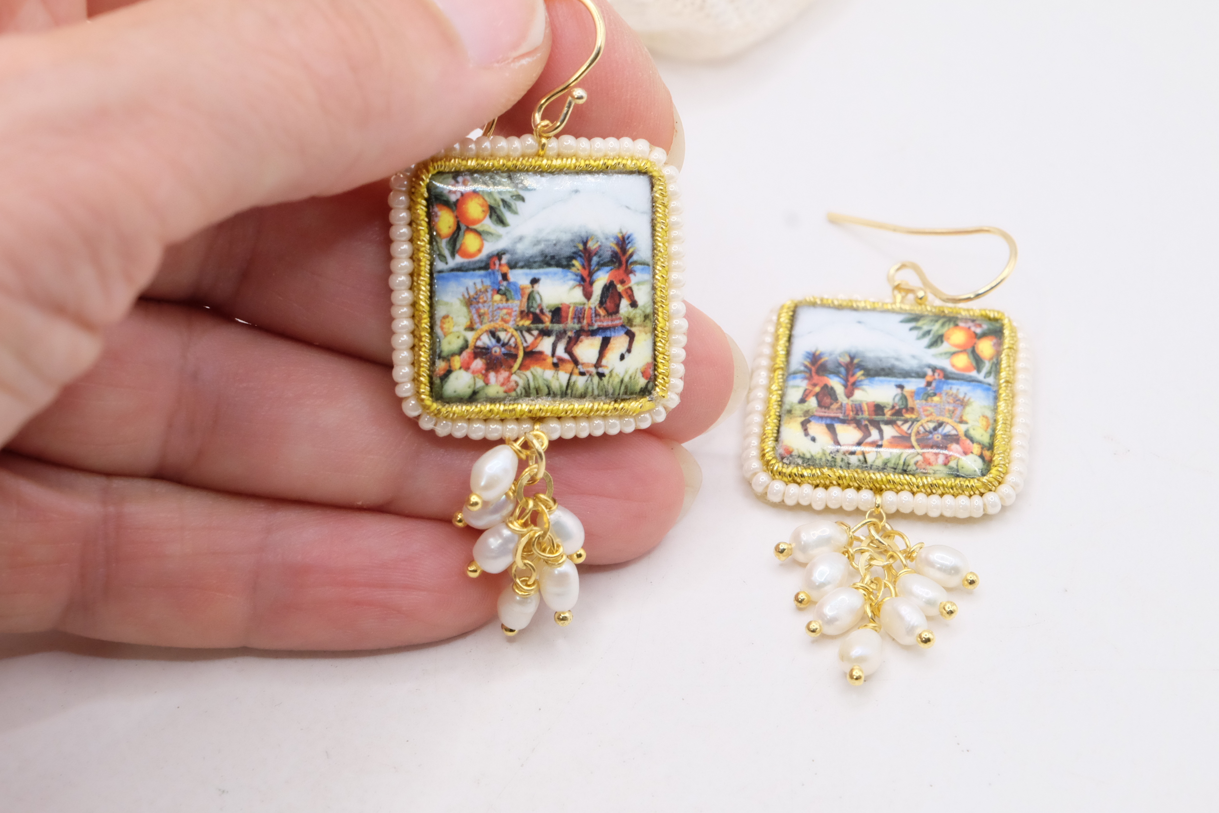 ORECCHINI MATTONELLE CERAMICA DI CALTAGIRONE PERLE ZIRCONI SMERALDO ARGENTO FICHI PUPI LIMONI CARRETTO (9)