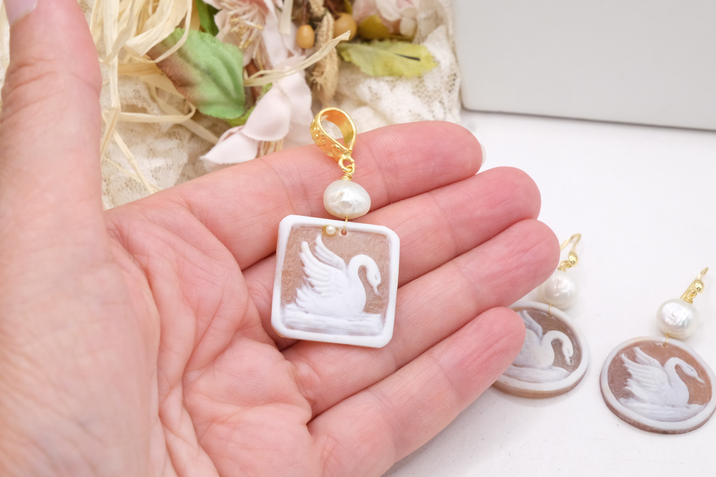PARURE CIONDOLO ORECCHINI CAMMEO TORRE DEL GRECO PERLE NATURALI CIGNO CIGNI ARGENTO OTTONE (6)