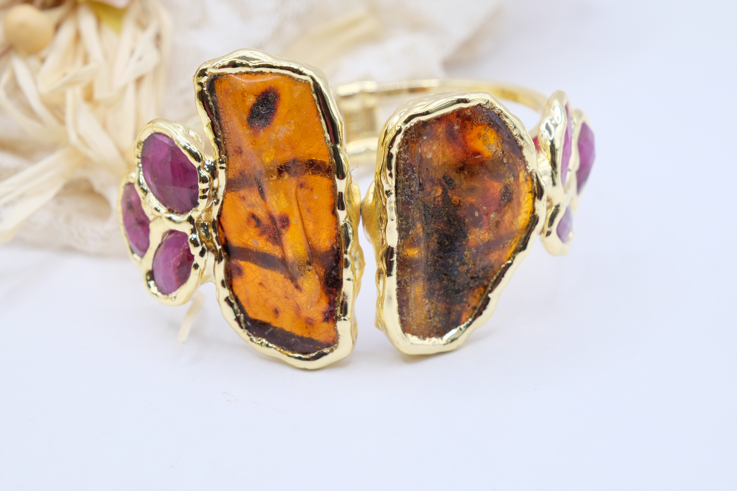 BRACCIALE ARTIGIANALE A MOLLA AMBRA BALTICA GREZZA E PIETRE NATURALI OTTONE GALVANICA ORO (2)