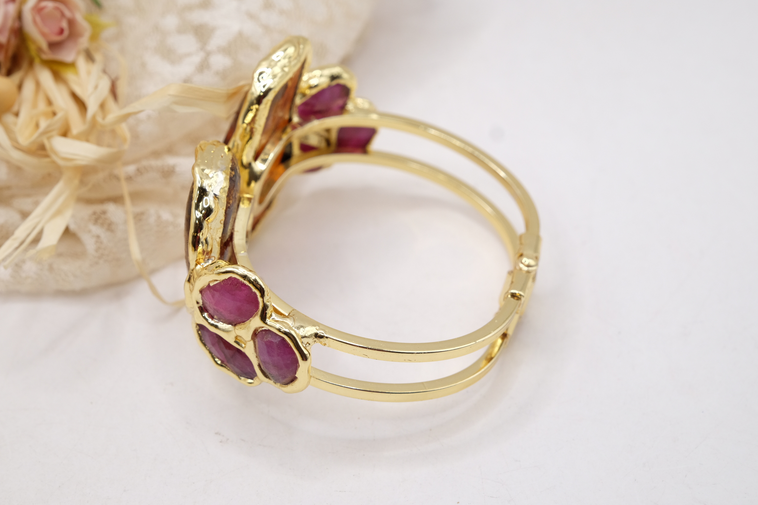 BRACCIALE ARTIGIANALE A MOLLA AMBRA BALTICA GREZZA E PIETRE NATURALI OTTONE GALVANICA ORO (5)